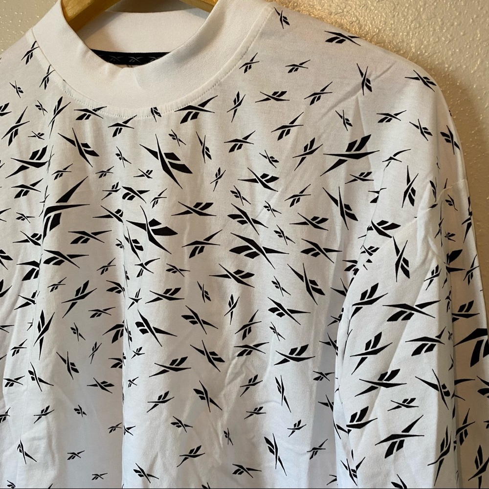 Boxy Reebok Crop Top - Picture 2 of 4